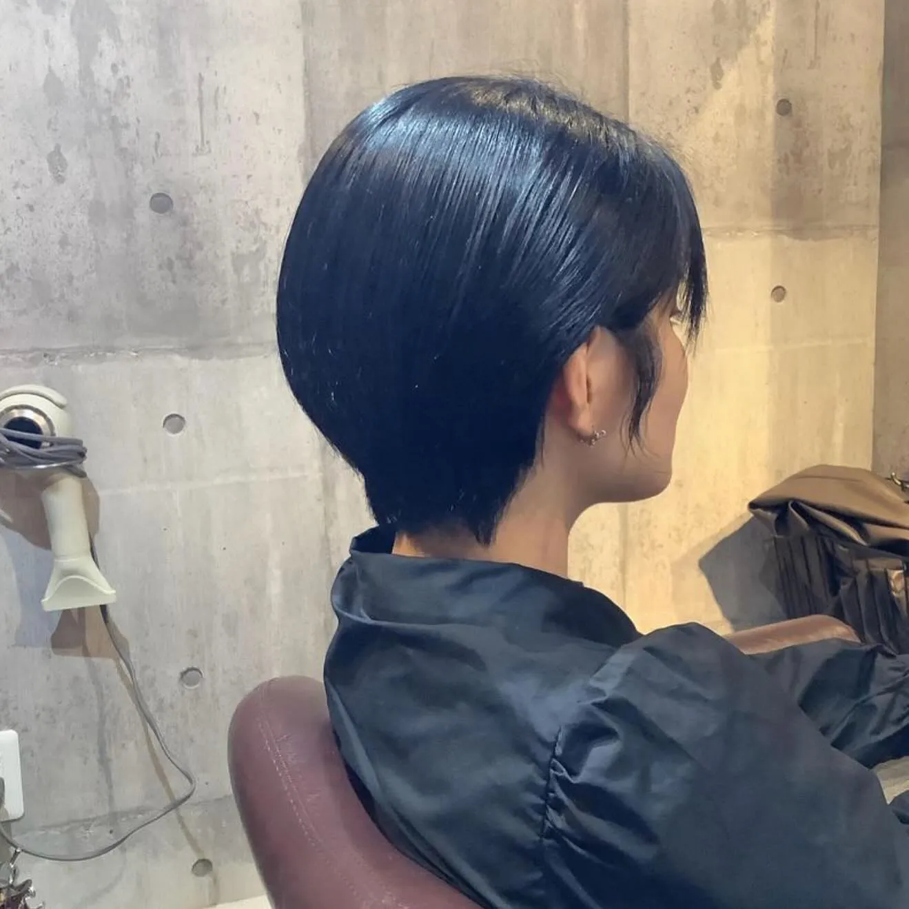 本日は、髪質改善のための極ツヤトリートメントを国際センター駅...