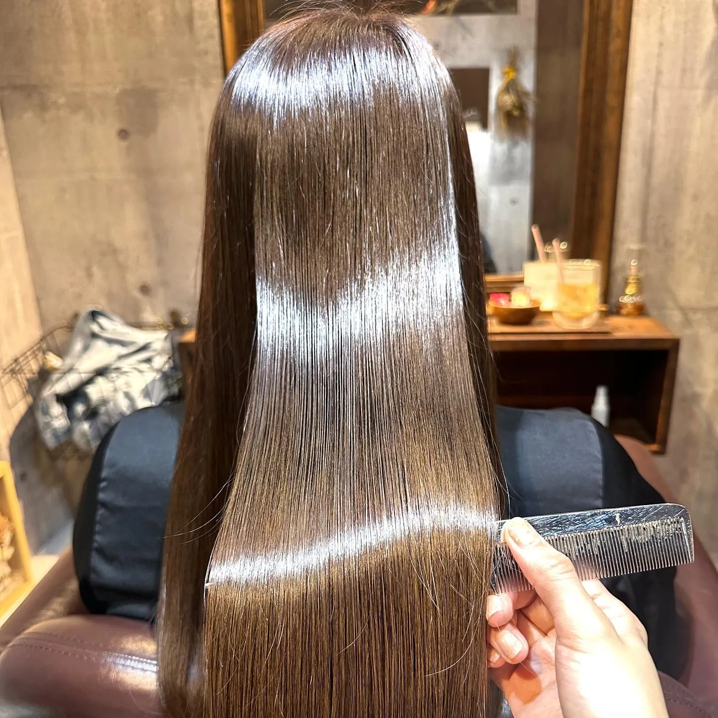 丸の内駅近くの髪質改善専門サロンで髪の美しさを引き立てるノン...