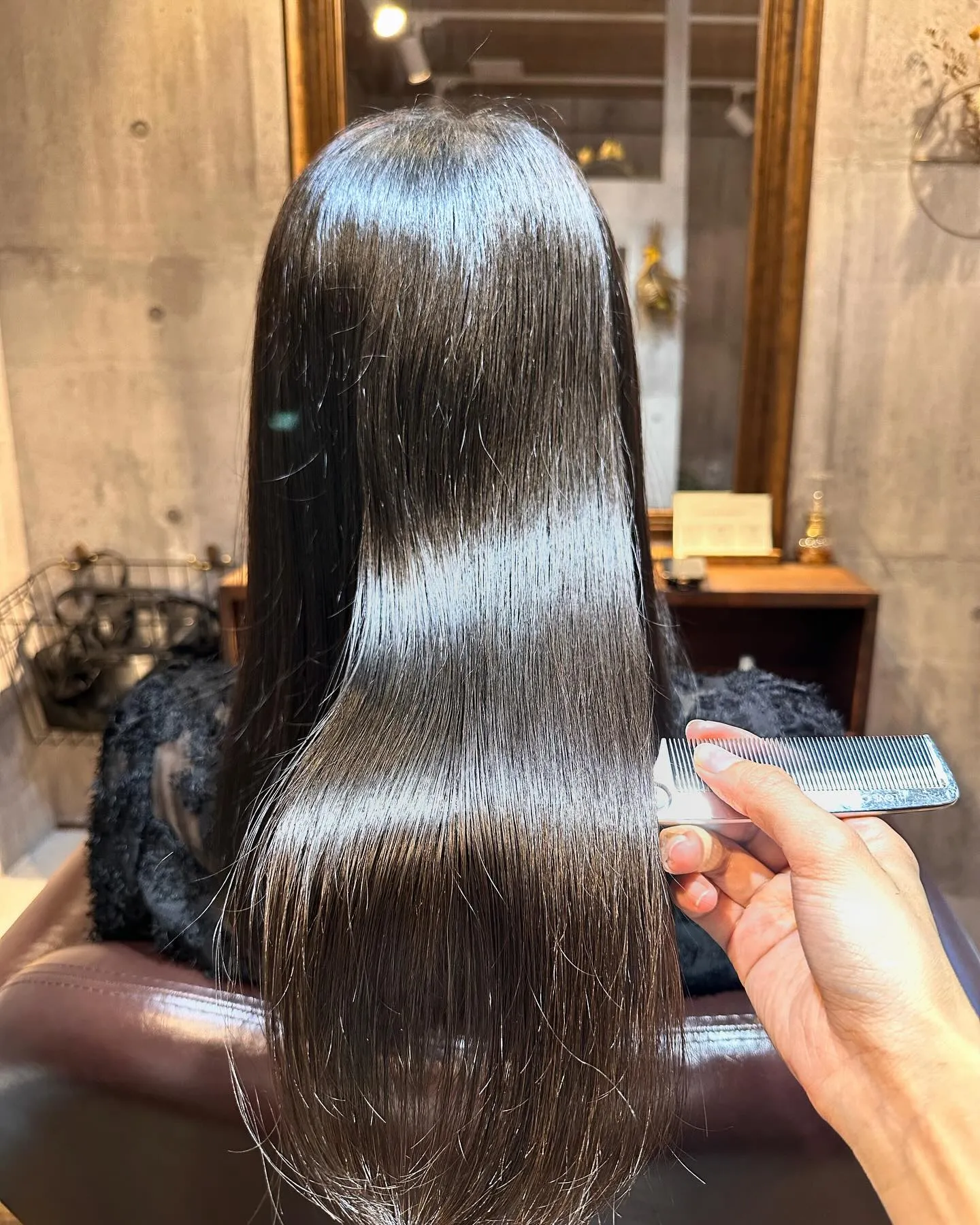 円頓寺商店街の当美容院では、うねりやくせ毛に特化したメニュー...